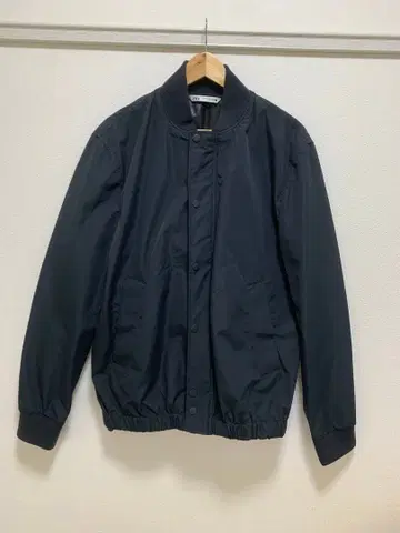 새상품급 ZARA 라이트 봄버 자켓 남성용 XL