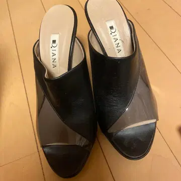 D.JANA 오픈토 하이힐 블랙