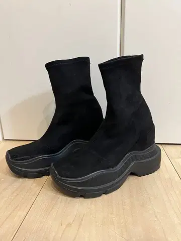 YELLO BLACK DOUBLE SNEAKER SHORT BOOTS L