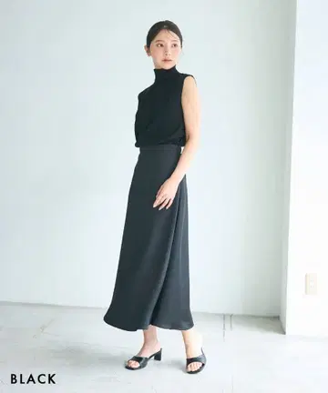 미사용 새상품 BASEMENTonline 새틴 스커트