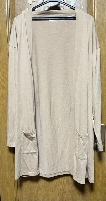 가면라이더 지오 토키와 소고 극중 베이지 가디건