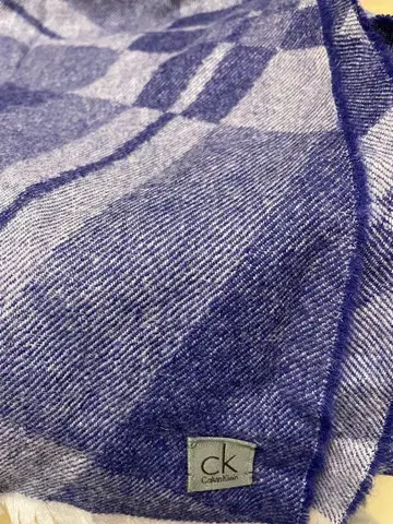 Calvin Klein 네이비 체크 머플러 새상품급