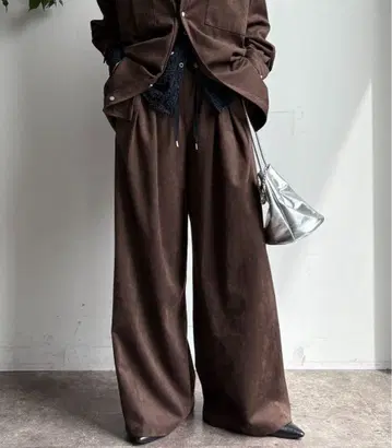 스웨이드 턱 팬츠