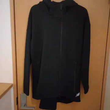 New Balance 풀 집업 후드티 블랙