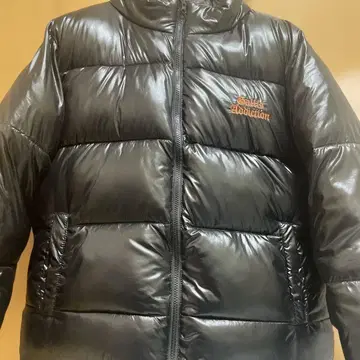 다운 자켓 블랙 광택 마감