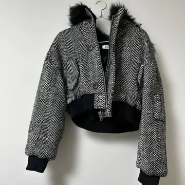 헤링본 무늬 퍼 포함 크롭 자켓