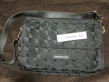 마리끌레르 비스 숄더백 블랙 기하학 패턴