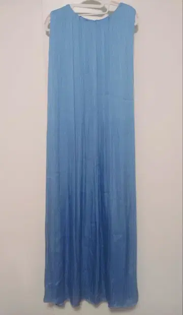 슬리브리스 맥시 길이 원피스 블루