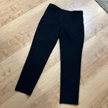 새상품급 Theory CREPE 크롭 팬츠 네이비 4사이즈