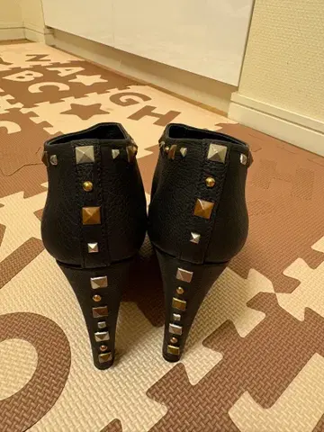 Kristina Ti 스터드 장식 블랙 부츠