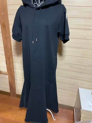 Ready 후드 부착 블랙 원피스