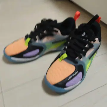 미사용 조던 여성 농구화 24cm 컬러풀