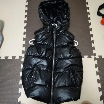 블랙 후드 부착 다운 베스트