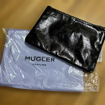 MUGLER 블랙 합성 피혁 파우치