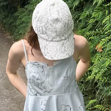 POPPY FLOWER LACE SILVER CAP