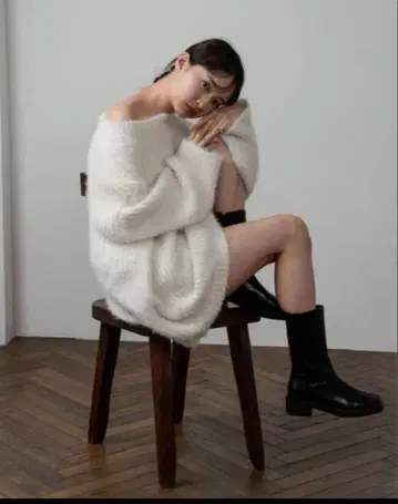 오프숄더 복슬복슬 니트