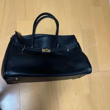 블랙 가죽 토트백 골드 금장 장식