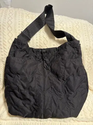 블랙 퀼팅 숄더백