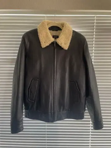 [ 새상품급 ] 2000s A.P.C 무스탕 A.P.C. 가죽 봄버 자켓