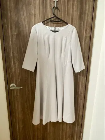 라이트 그레이 A라인 원피스 7부 소매