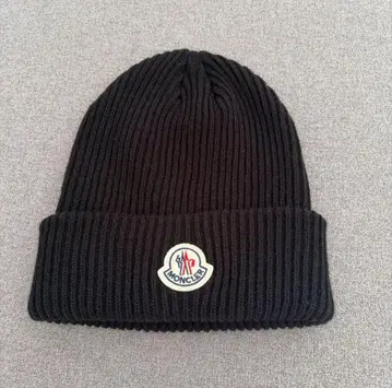 MONCLER 로고 와펜 부착 리브 니트 모자