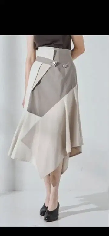 비대칭 플레어 스커트 베이지 그레이