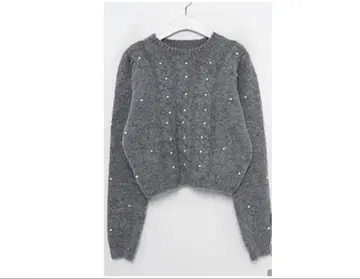 그레이 펄 장식 크루넥 스웨터