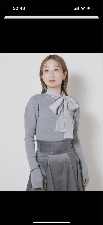 스나이델 리본 포함 그레이 긴팔 니트