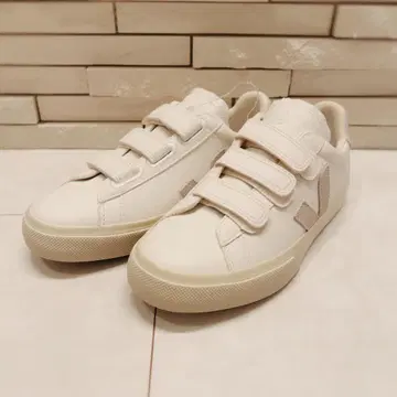 [ 새상품 ] VEJA RECIFE 화이트 벨크로 US7/24cm