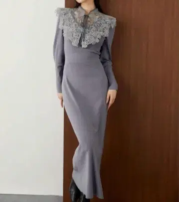 SNIDEL 자수 칼라 도킹 니트 원피스