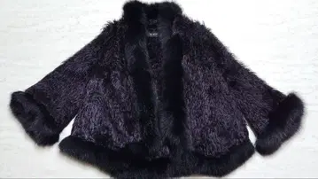 [ NOVESPAZIO ] 블랙 인조 모피 판초 케이프 코트