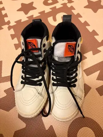 US VANS NASA 로고 포함 화이트 하이컷 스니커즈