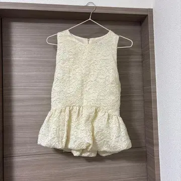 ZARA 엠보싱 가공 페플럼 상의 S