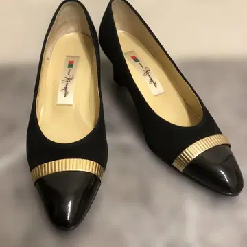 새상품급 긴자 카네마츠 블랙/금 스틸레토 하이힐