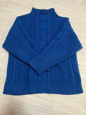 D-VEC 케이블 니트 하이넥 스웨터 파랑