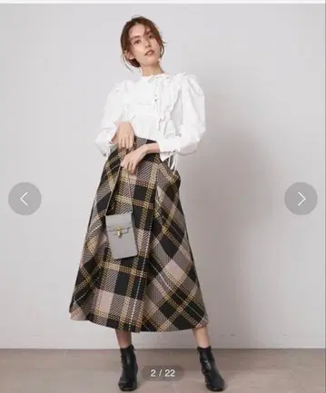 로빙 체크 플레어 스커트 snidel