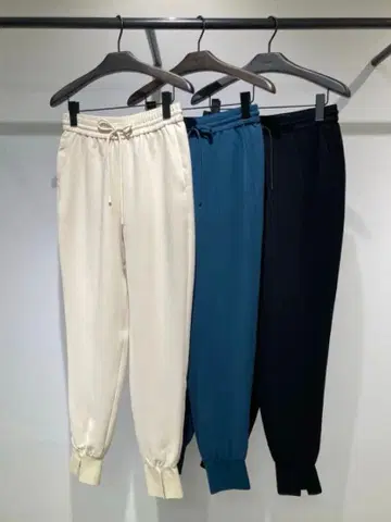 새상품급 Theory 풀온 조거 팬츠 블랙 M 사이즈