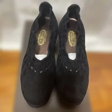 블랙 스웨이드 슬립온 펌프스