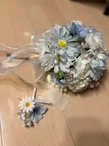 [컨디션 최상] 웨딩 부케 부토니에 포함 스카이블루 귀여운 원형 리본