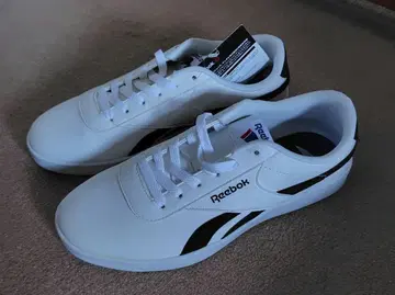 리복 CLASSIC 스니커즈