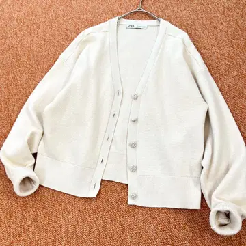 ZARA 자라 꽃 펄 버튼 니트 가디건 라이트 베이지 워셔블