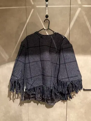 sacai (사카이) 17AW 프린지 케이프 상의