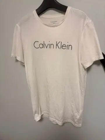Calvin Klein 화이트 T셔츠 가격 인하 가능!