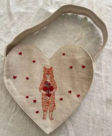 새상품 코랄앤드태스크 LOVE 하트백