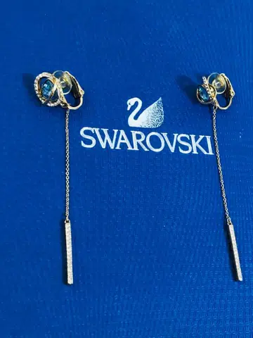 스와로브스키 Swarovski OUTSTANDING 귀찌