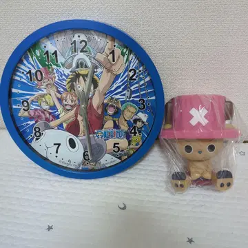 원피스 큰 벽걸이 시계와 초파 피규어