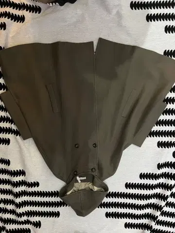 폴앤조이 후드 부착 판초 36