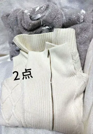 화이트 긴팔 니트 지퍼 포함