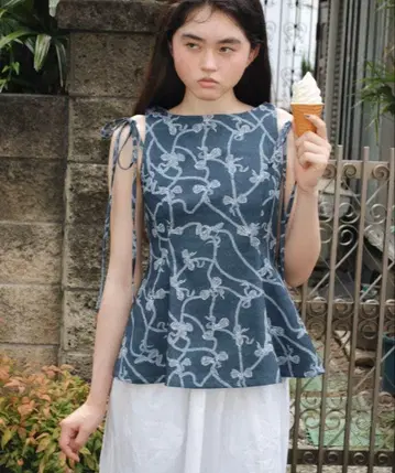 musubore 사이드 리본 플레어 블라우스