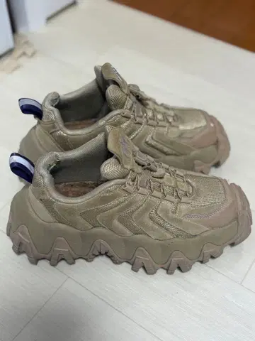 EYTYS 베이지 스니커즈 통굽